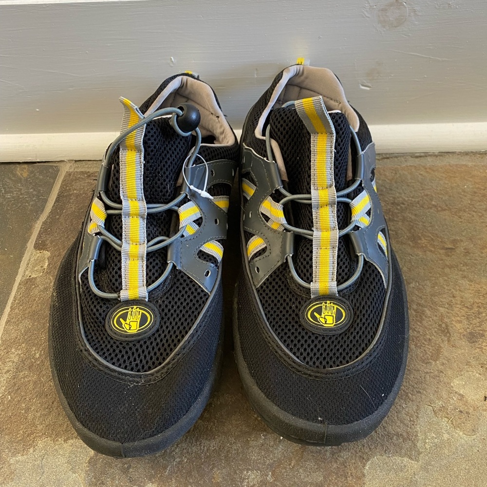 Body Glove mens water shoes